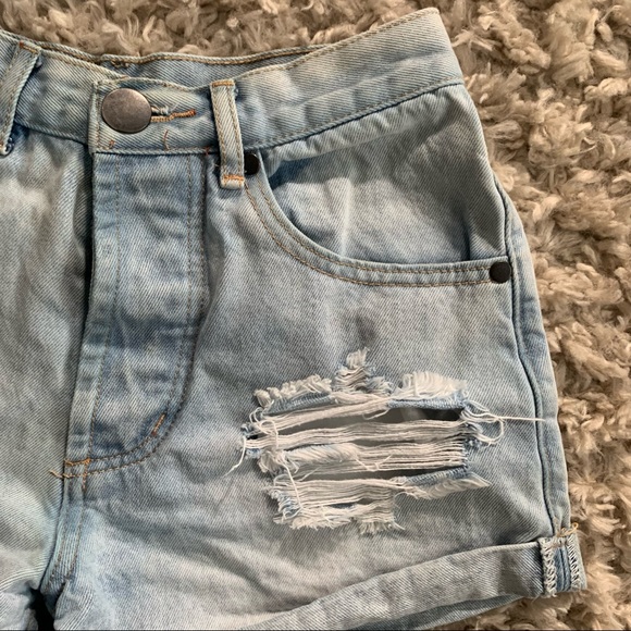 Tobi High Waisted Shorts - Picture 2 of 4